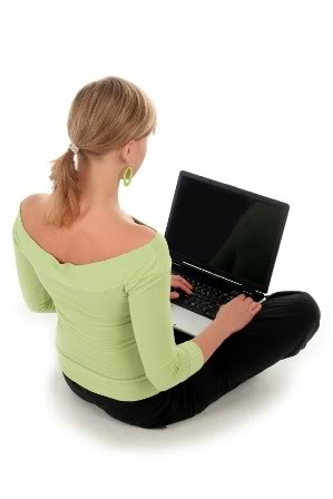 woman_with_laptop_on_floor-1